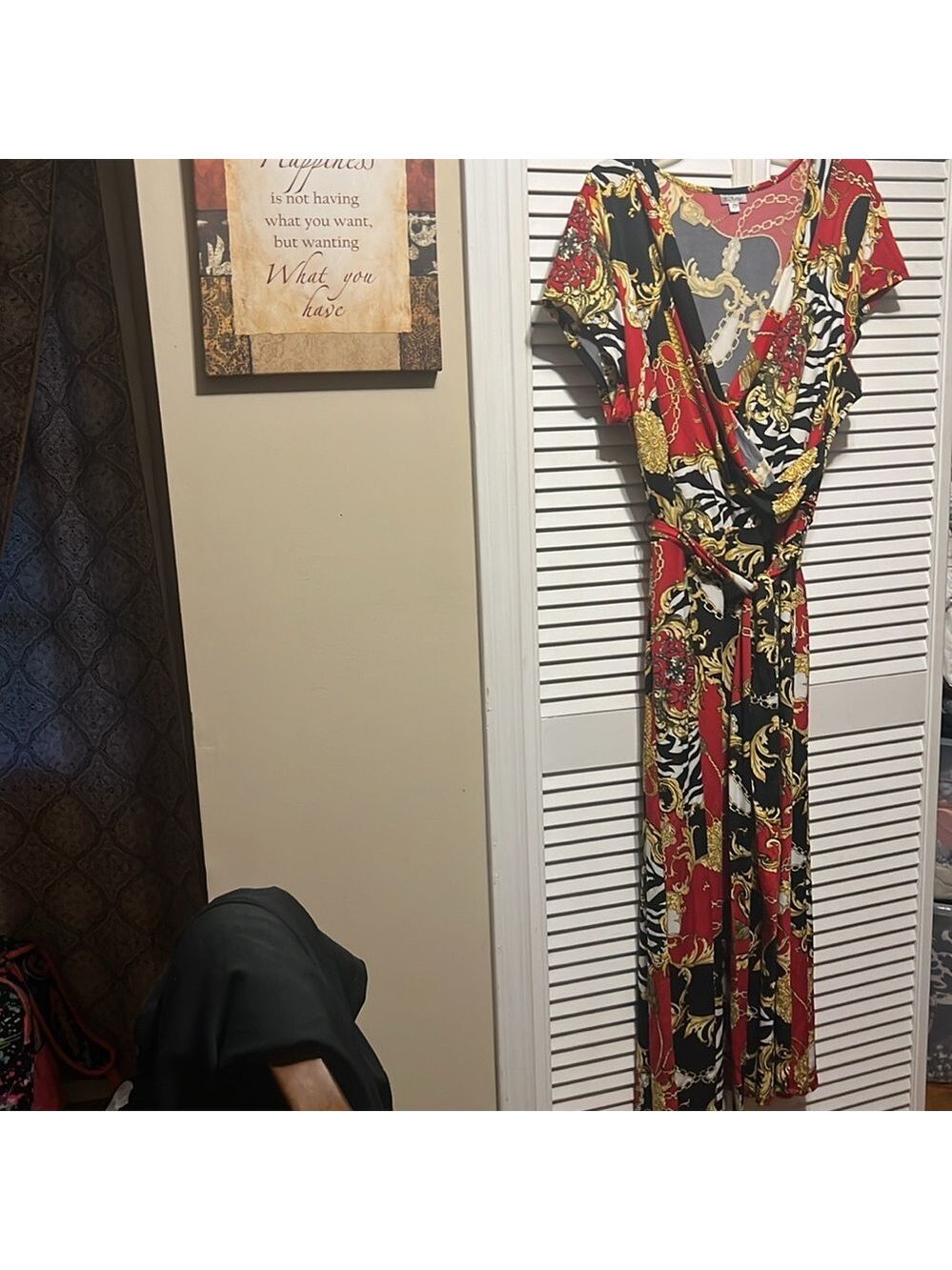 A woman dress - Picture 2 of 5